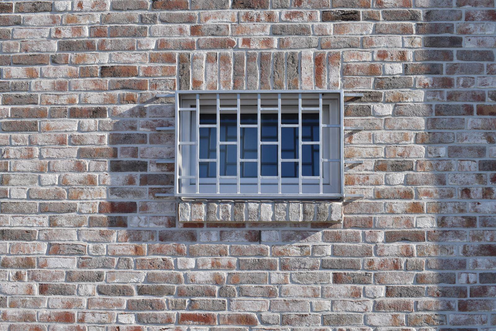 Fenstergitter Einbruchschutz 1150mm Typ Karo abgerundet Fenstersicherung  inkl. Sicherheitsschrauben Fensterstange anthrazit