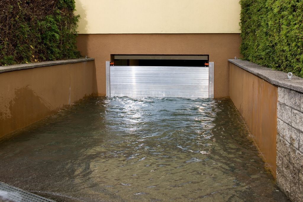 Hochwasserschutz für Kellertüren und Garagen